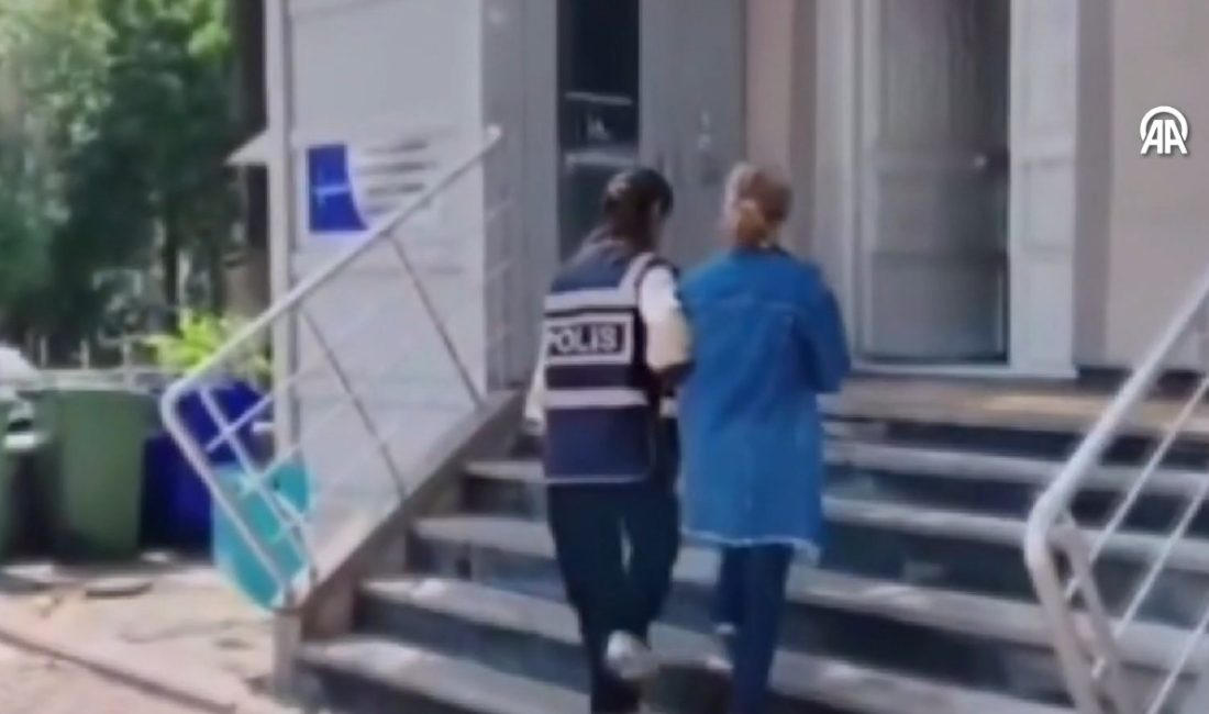 Kayseri’de halk otobüsünde bir yolcu düşürdüğü kolyeyi çaldığı öne sürdüğü