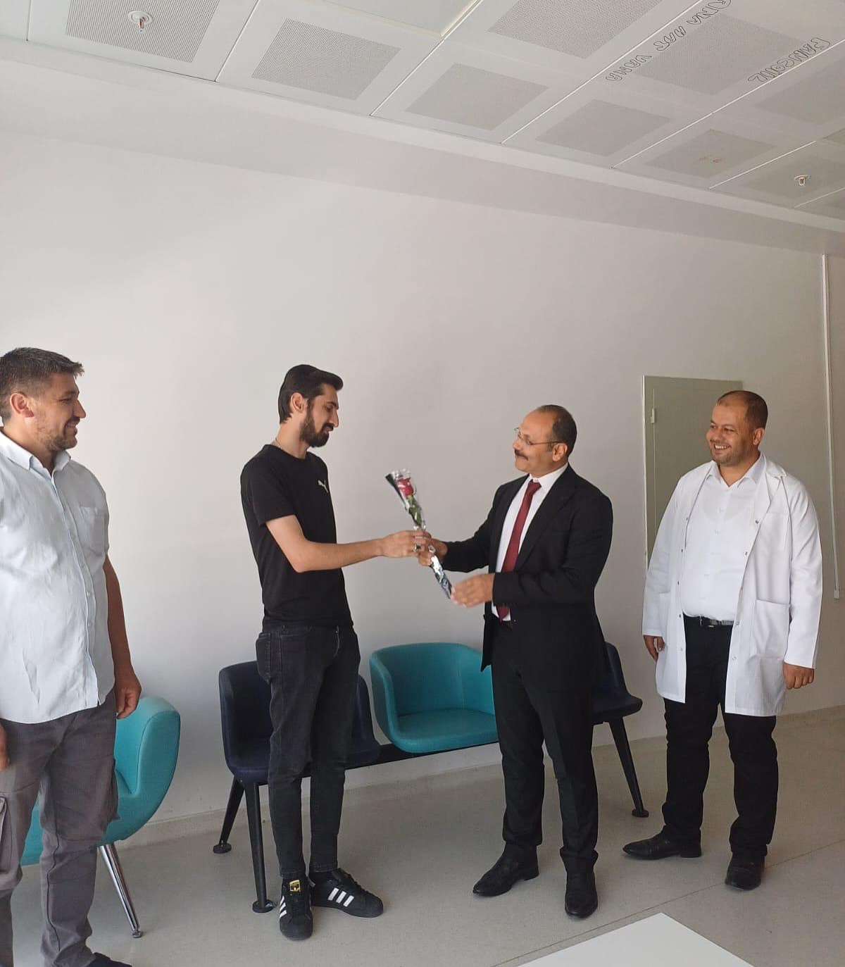 Babalar Günü’nde heyecanlı bekleyişe il müdüründen ziyaret