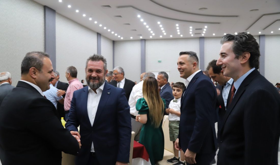 ASÜ ailesi bayramlaştı Aksaray Üniversitesi (ASÜ) ailesi, Kurban Bayramı tatilinin ardından düzenlenen