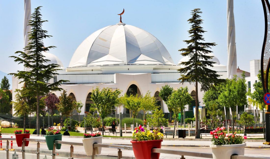 Aksaray Belediyesi, şehir estetiğini ön planda tutan çalışmalarına bir yenisini