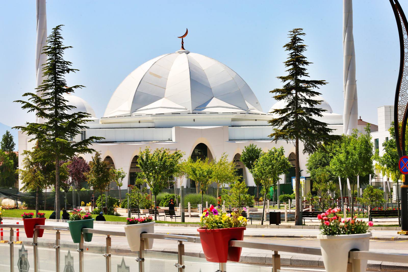 Aksaray Belediyesi, şehir estetiğini ön planda tutan çalışmalarına bir yenisini