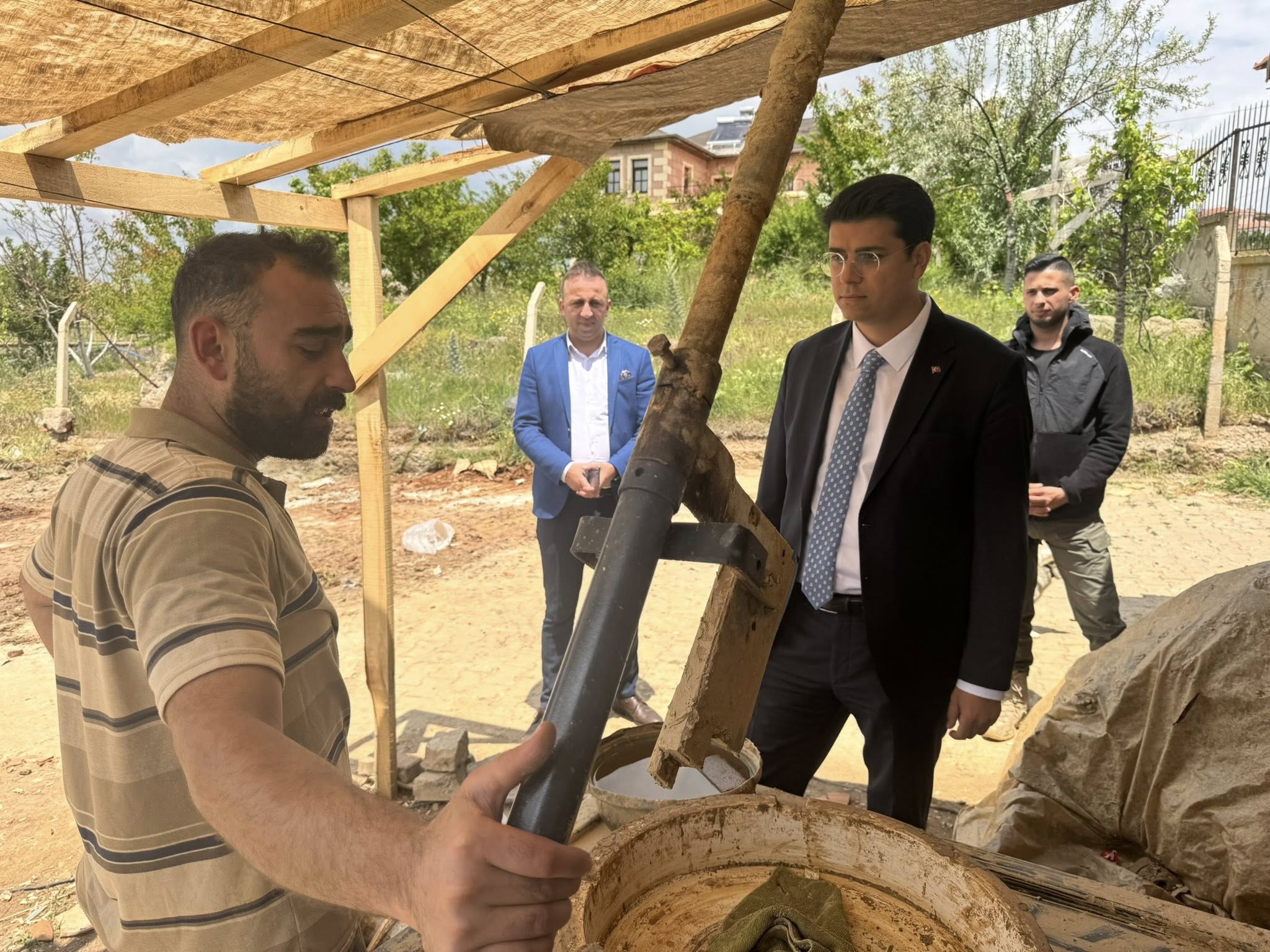 Kaymakam Yetiş’ten Gelveri Çömlek Atölyesine ziyaret