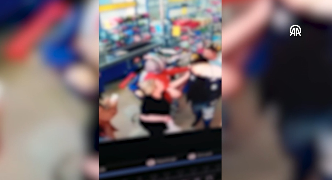 Eskişehir’in Tepebaşı ilçesinde yaşanan olayda bir markette, eşiyle tartışan 3