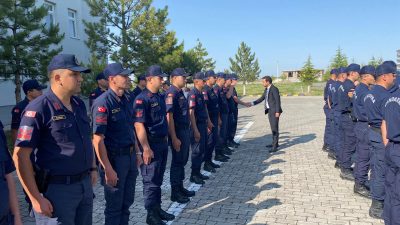 Eskil Kaymakamı Fuat Yurddaş, bayram boyunca görev yapan emniyet, jandarma