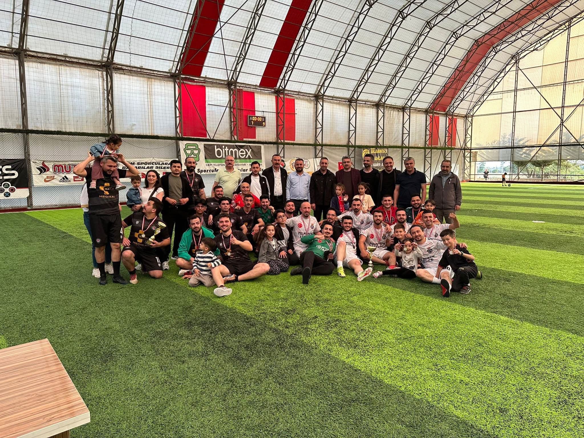 Öz Sağlık İş Sendikasının organize ettiği futbol turnuvasında sona gelindi.