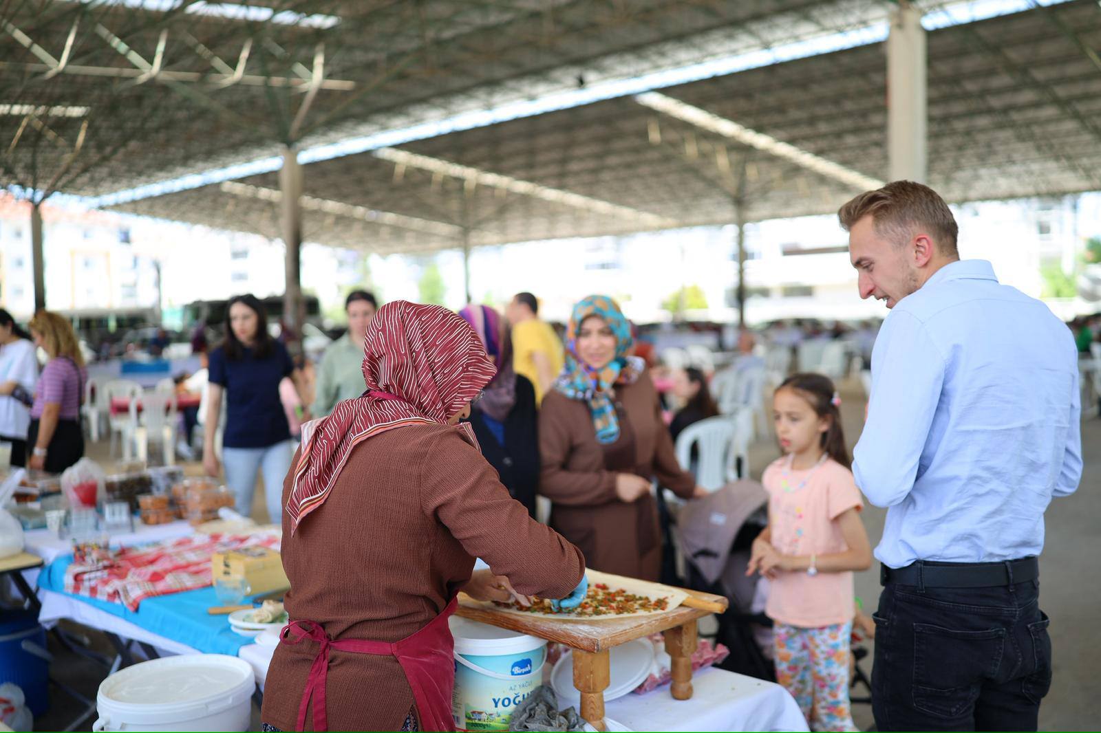 Aksaray Belediyesi tarafından organizasyonu yapılan Hanımeli Pazarı her Çarşamba günü