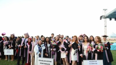 Aksaray Üniversitesi (ASÜ) 2024-2025 eğitim-öğretim yılı mezunlarını düzenlenen törenle uğurladı.