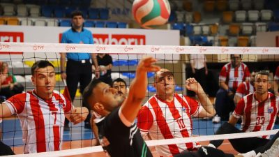 Aksaray’da düzenlenen Oturarak Voleybol 1. Lig finallerinde şampiyon olan Kahramanmaraş