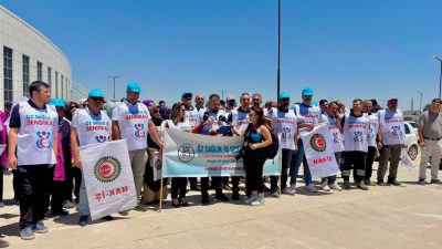 HAK-İŞ üyeleri, Aksaray’da TÜHİS’in yüzde 16’lık teklifine tepki göstererek insanca