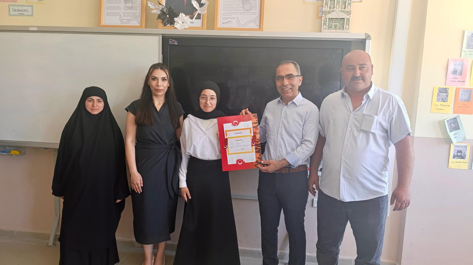 Sarıyahşi Hacı Mehmet Cömert Lisesi’nden birincilikle mezun olan Irmak Öztaş,