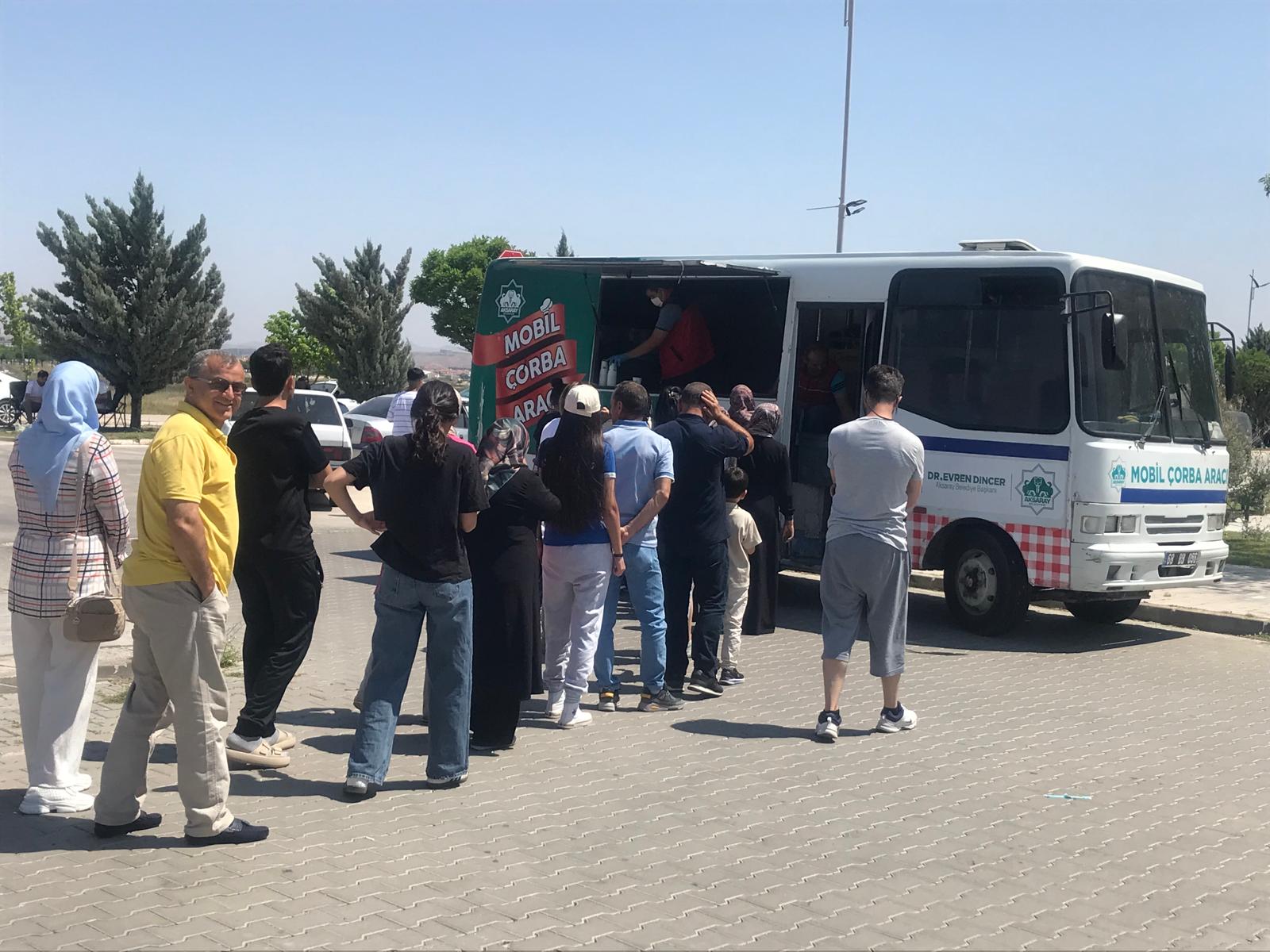 Sınav sabahı ailelere sıcak ikram desteği