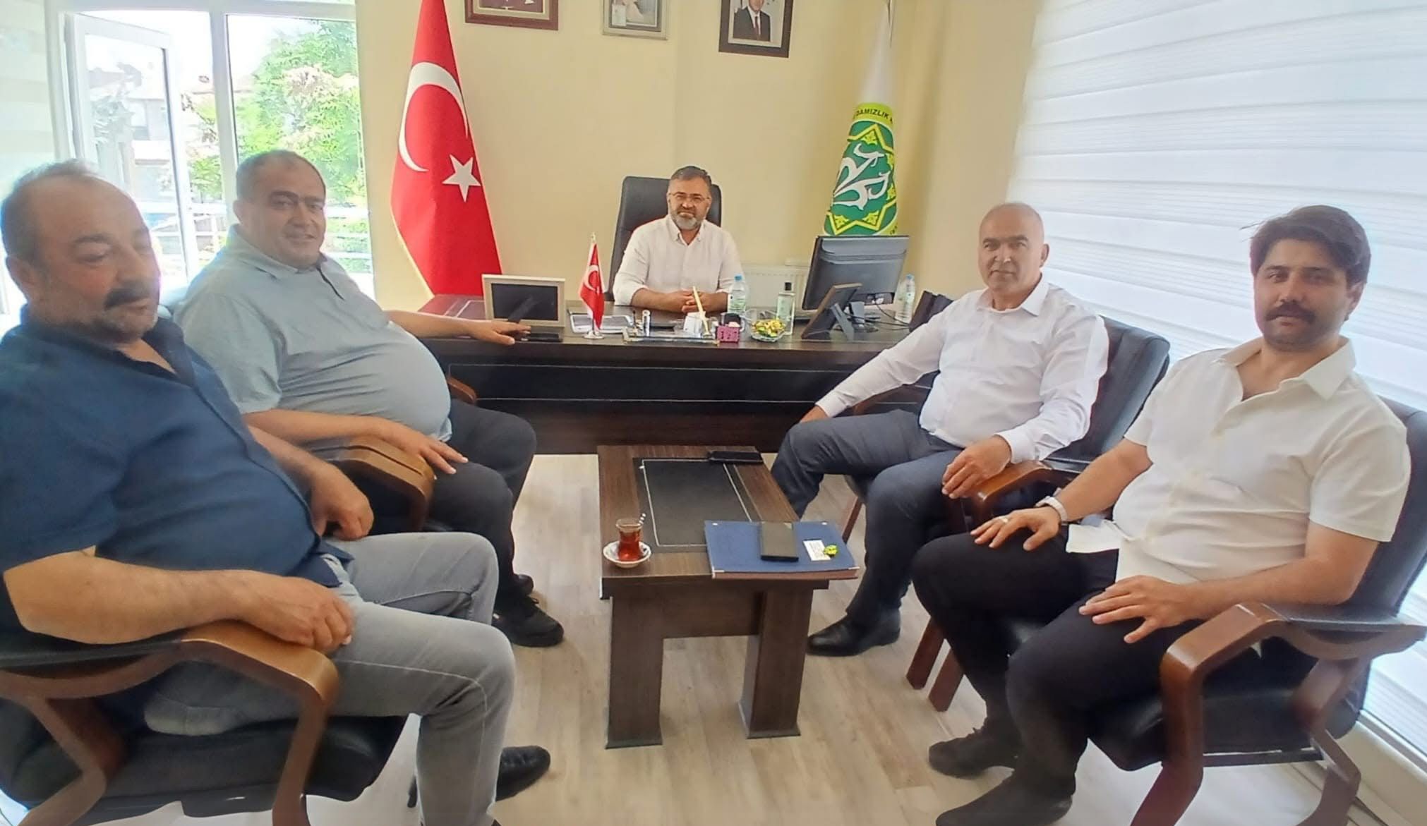 İl Tarım Müdürü Nejdet Demir, sektör temsilcileriyle bir araya geldi;