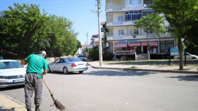 Aksaray Belediyesi, Taşpazar Mahallesi’nde geniş kapsamlı temizlik çalışması gerçekleştirdi. Bayramda