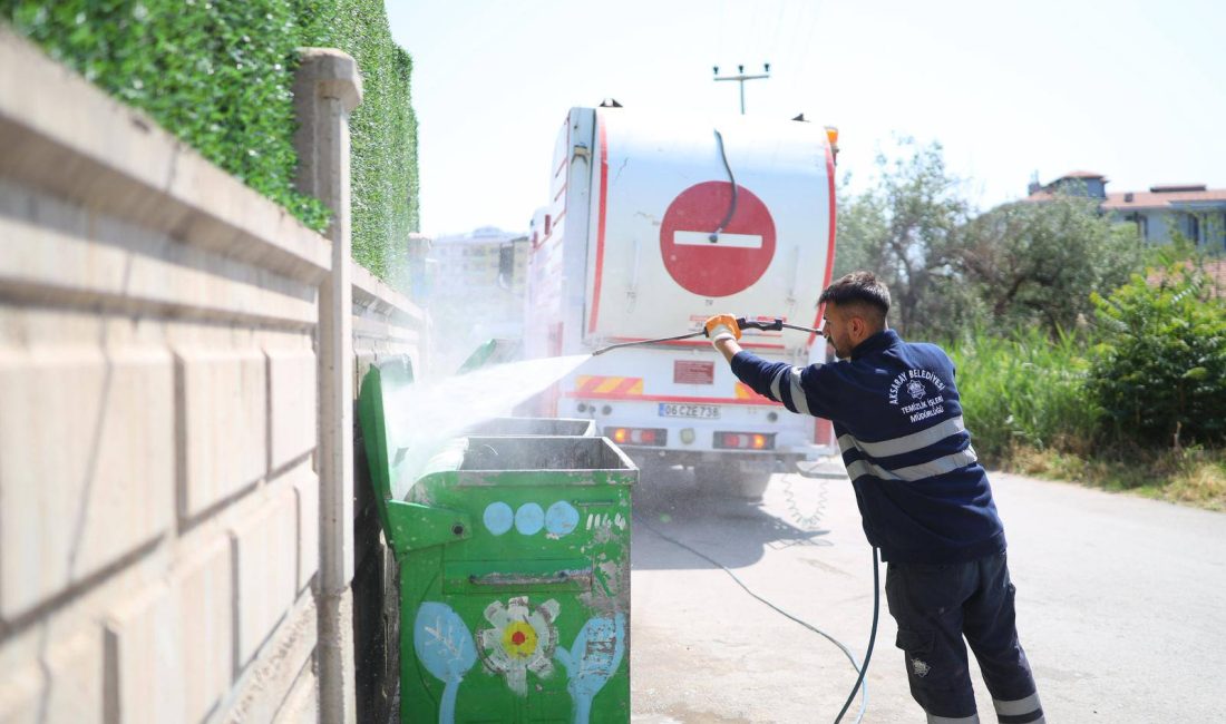 Aksaray Belediyesi Temizlik İşleri Müdürlüğü ekipleri, şehirdeki yaşam kalitesini artırmak