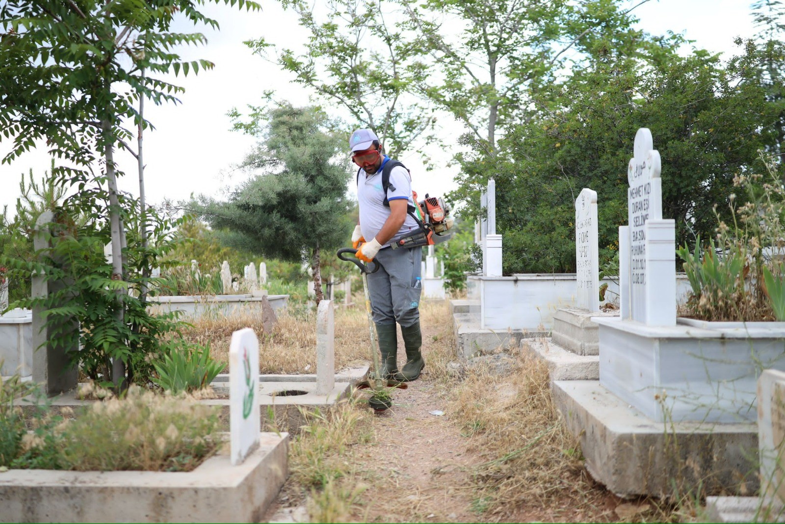 Yaklaşan Kurban Bayramı öncesinde Aksaray Belediyesi, tandaşların kabristan ziyaretlerini daha