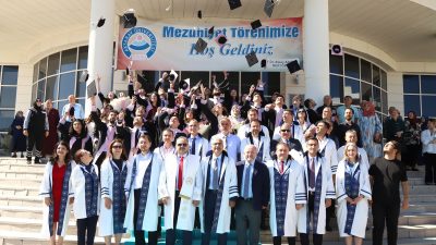 Aksaray Üniversitesi (ASÜ) Tıp Fakültesi üçüncü dönem mezunları düzenlenen törenle