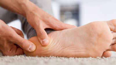 Fizik Tedavi ve Rehabilitasyon Uzmanı Dr. Özer Erzurumluoğlu, ayağa uygun