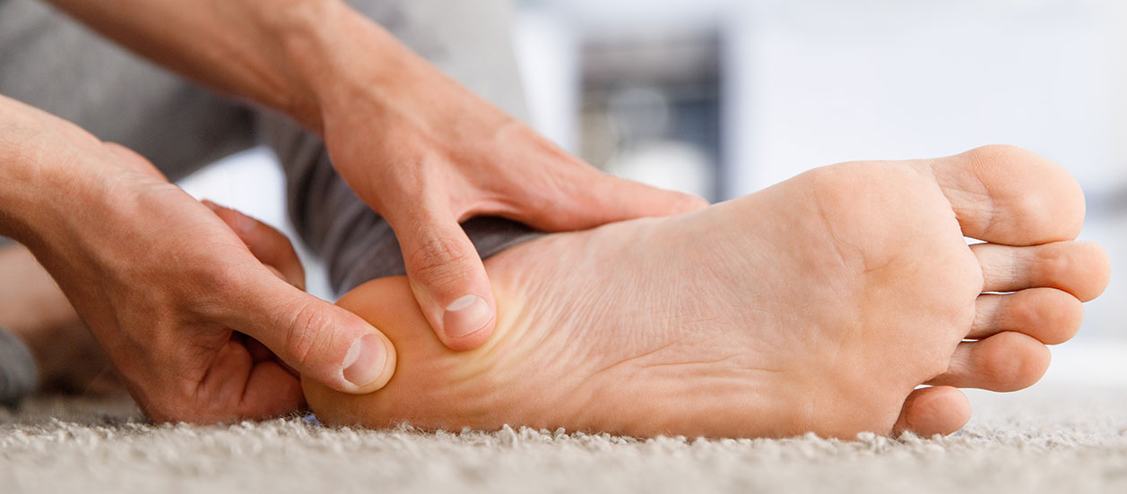 Fizik Tedavi ve Rehabilitasyon Uzmanı Dr. Özer Erzurumluoğlu, ayağa uygun