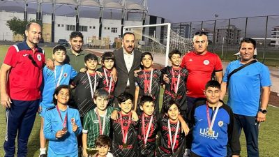 Aksaray U-11 Ligi’nde 2024-2025 sezonunu şampiyonlukla tamamlayan Kılıçaslanspor oyuncularına, düzenlenen