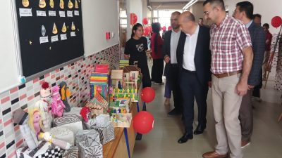 Yenikent Belediye Başkanı Ali Altınsoy, Şehit Recep İnce Ortaokulu’nda öğrenciler