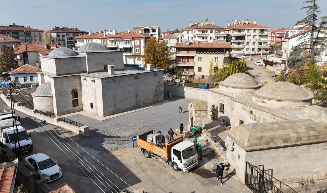Aksaray’da tarihi yapıya sahip çıkıldı: Yusuf Hakiki Baba Türbesi yeniden ziyarete açıldı Aksaray Belediyesi, şehrin tarihî mirasına sahip çıkma hedefi doğrultusunda önemli
