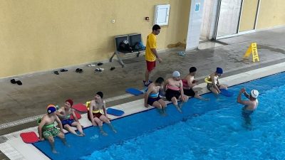 Aksaray Üniversitesi Spor Bilimleri Fakültesi’nin özel gereksinimli bireylere yönelik “Yüzerek