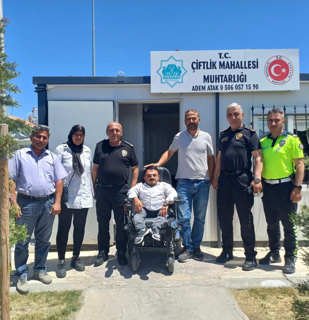 İl Emniyet Müdürü Bekir Demir, beraberindeki personeller ile birlikte Çiftlik