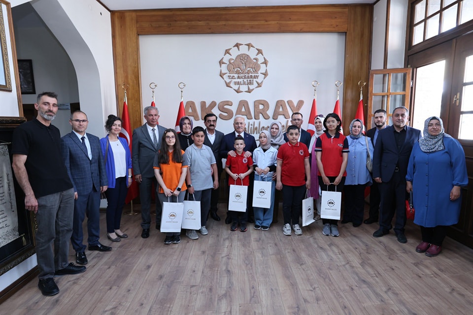 Aksaray Valisi Mehmet Ali Kumbuzoğlu, İl Millî Eğitim Müdürü Metin