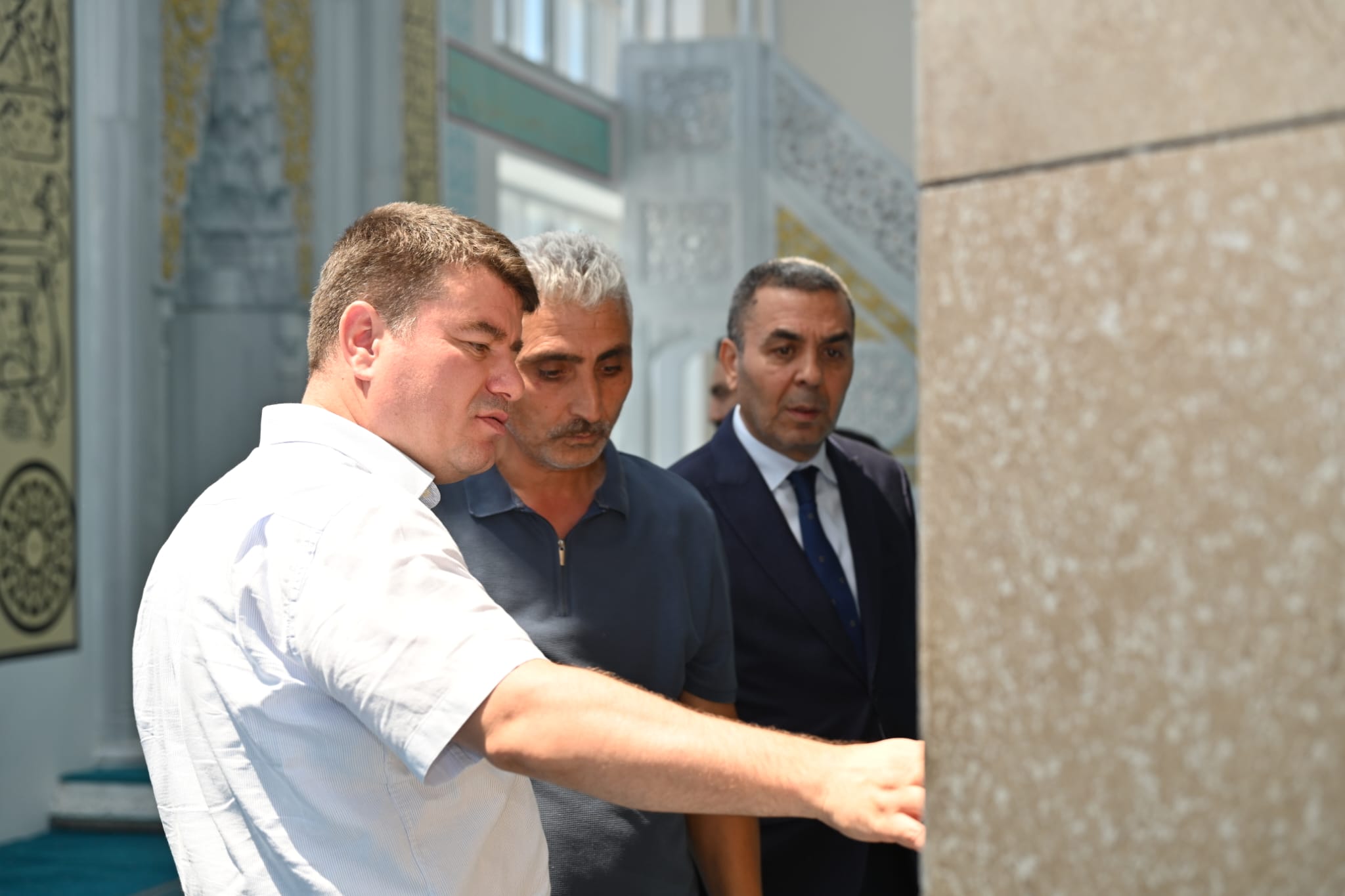 Belediye Başkanı Dr. Evren Dinçer, Hasta Yakını Konuk Evi yakınında