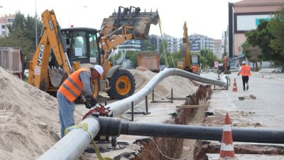 Aksaray Belediyesi ekipleri şehir genelinde kullanım ömrünü tamamlamış ve sağlığa