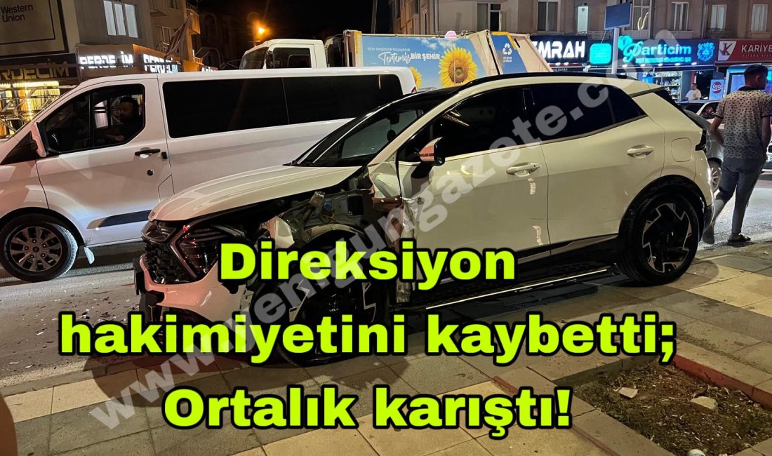 Aksaray’da kontrolden çıkan otomobil, refüje çıktıktan sonra lüks bir araca
