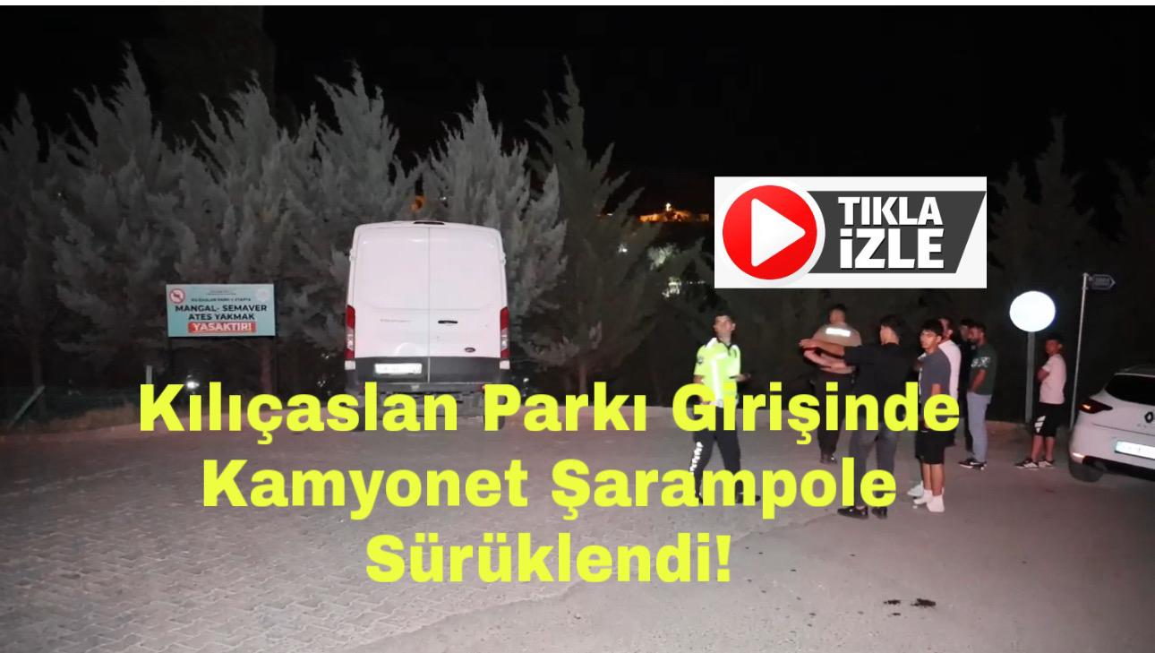 Virajı alamayan kamyonet kaldırımdan çıkarak 6 metrelik şarampole doğru kaydı.