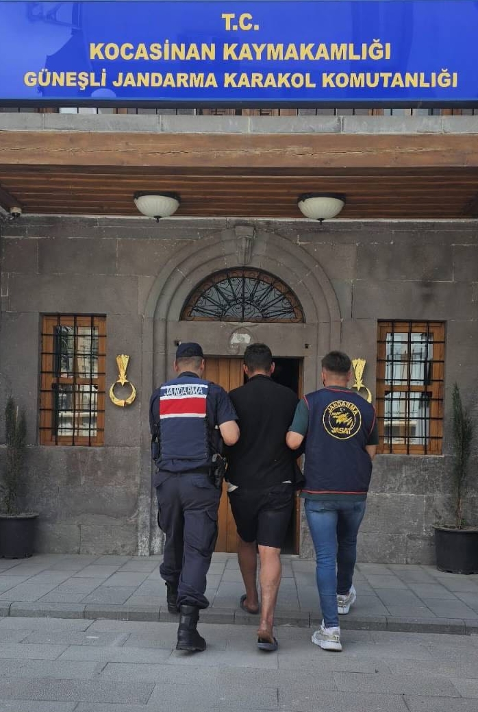 Kayseri'de İl Jandarma Komutanlığı ekipleri  tarafından "kasten öldürme" suçundan 37