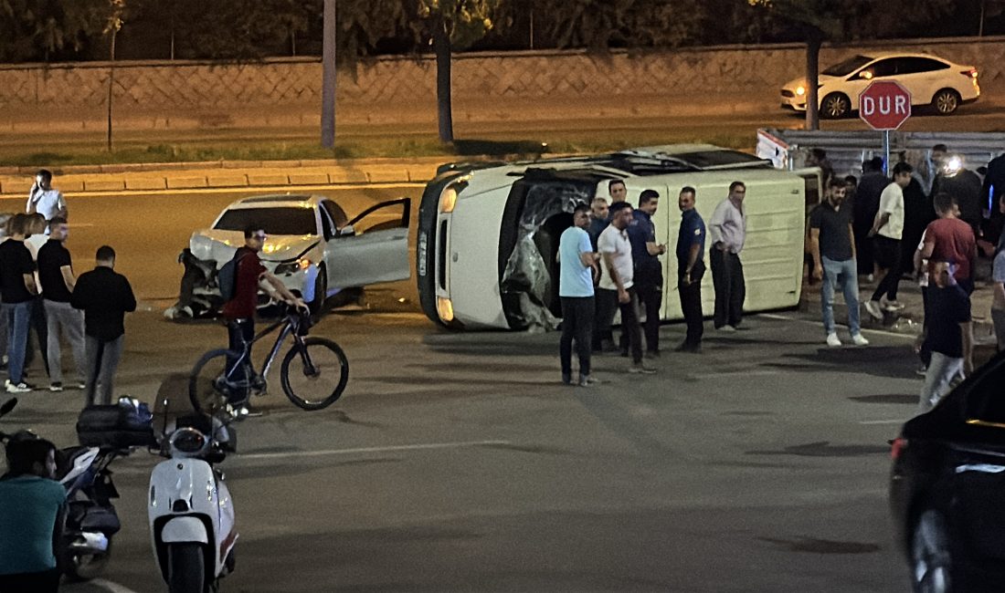 Kayseri'nin Kocasinan ilçesinde, otomobil ile minibüs çarpıştı. Meydana gelen kazada