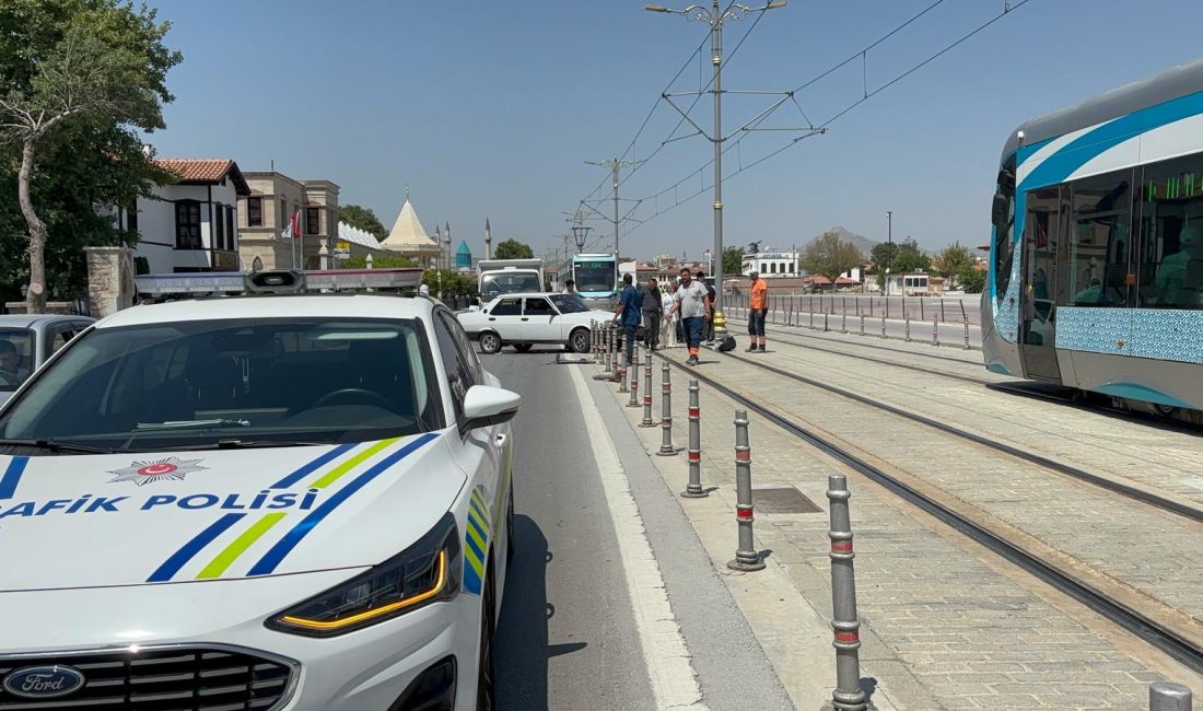Konya'nın Karatay ilçesinde meydana gelen kazada otomobille motosiklet çarpıştı. Kazada