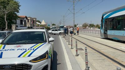 Konya'nın Karatay ilçesinde meydana gelen kazada otomobille motosiklet çarpıştı. Kazada