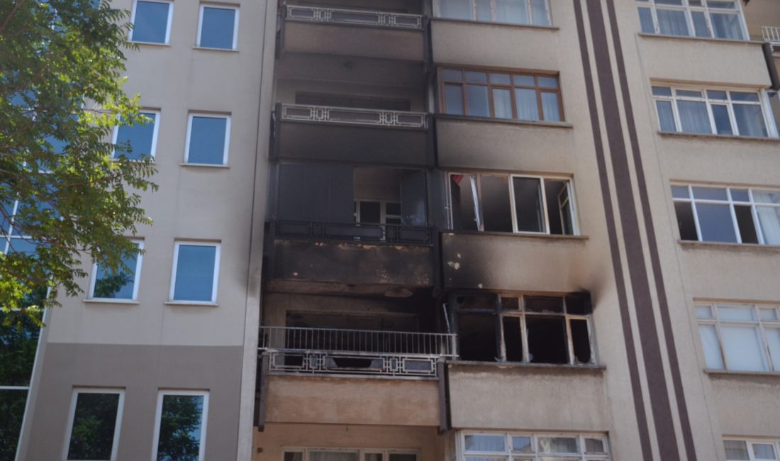 Konya'da meydana gelen olayda 5 katlı apartman dairesinde yangın çıktı.