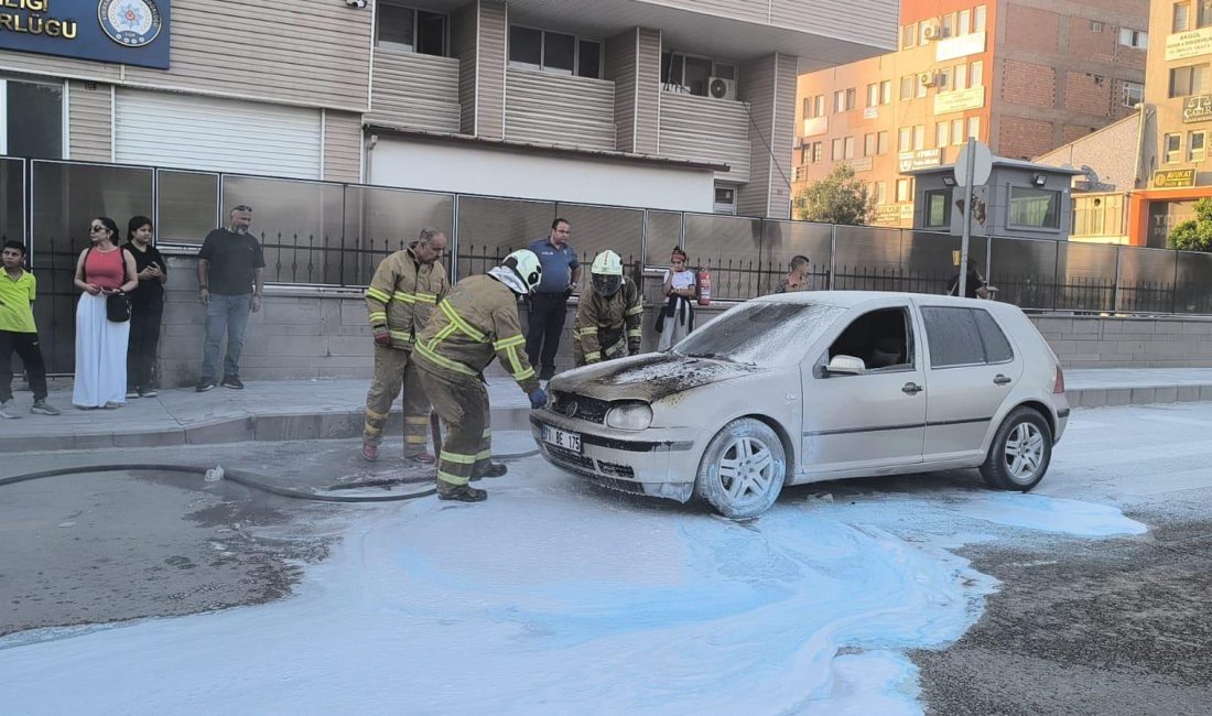 Seyir halindeki araç alev aldı Kırıkkale'de seyir halindeki otomobilde yangın çıktı. Çıkan yangın, itfaiye ekiplerince
