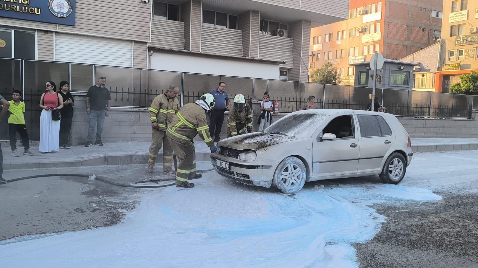 Kırıkkale'de seyir halindeki otomobilde yangın çıktı. Çıkan yangın, itfaiye ekiplerince