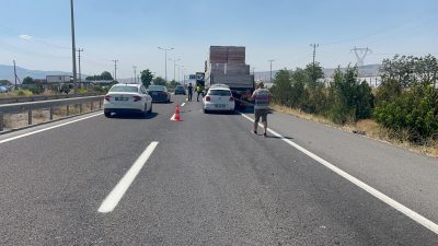 Çankırı'nın Çerkeş ilçesinde meydana gelen kazada tıra otomobil arkadan çarptı.