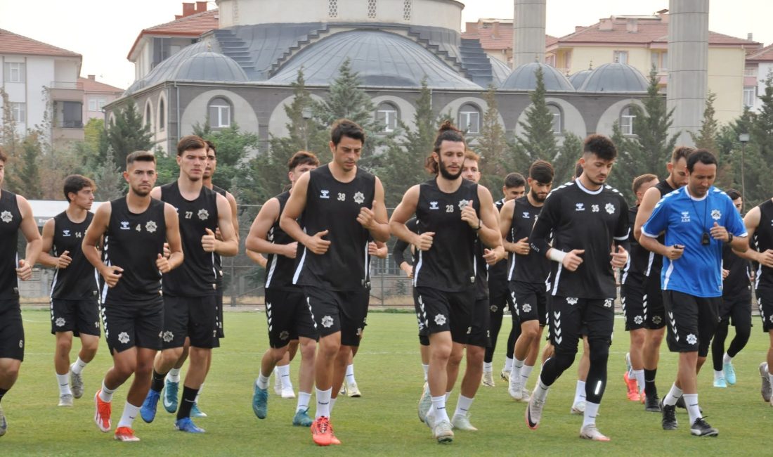 14 Temmuz’dan bu yana çalışmalarını sürdüren Aksarayspor, teknik direktör Serhat