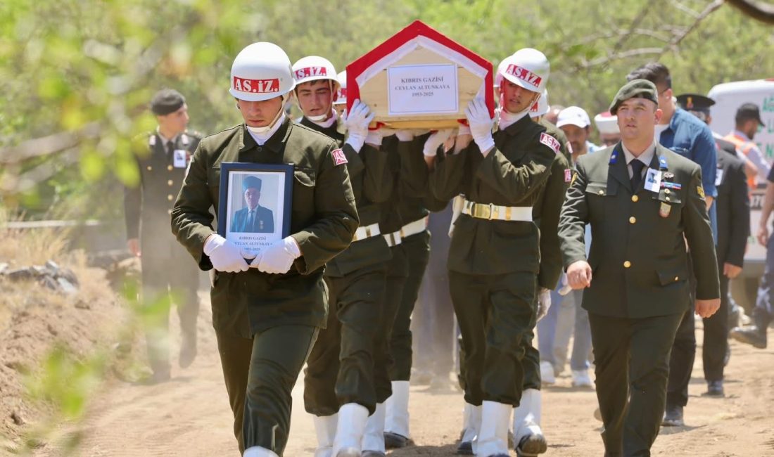 Aksaray Valisi Kumbuzoğlu, Güzelöz Köyü’nde Kıbrıs Gazisi Ceylan Altunkaya’nın cenaze