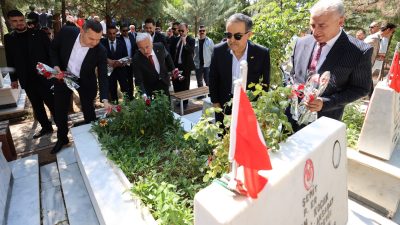 Vali Kumbuzoğlu ve protokol şehitliği ziyaret etti, tüm Aksaraylılar meydana