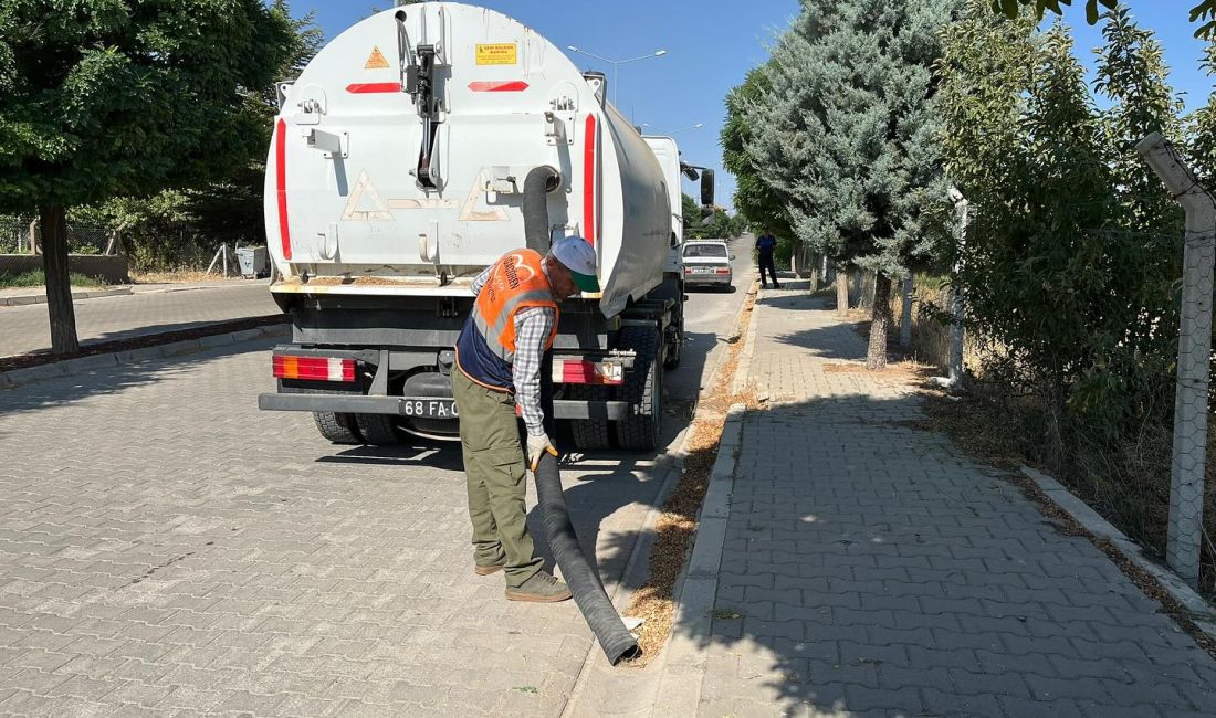 Ağaçören Belediyesi tarafından ilçede çevre temizliği çalışmaları tüm hızıyla devam