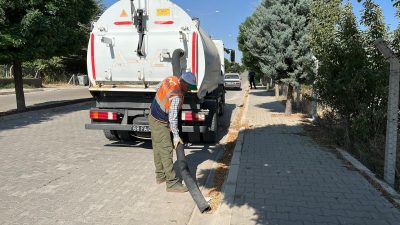 Ağaçören Belediyesi tarafından ilçede çevre temizliği çalışmaları tüm hızıyla devam