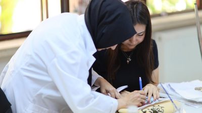 Aksaray Belediyesi bünyesinde faaliyet gösteren AKMEK yaz kursları, kadınlara hem