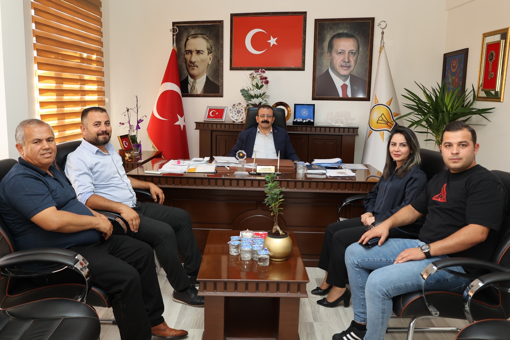 Öz İş Sağlık-Sen Aksaray Şube Başkanı Nizamettin Karabaş ve yönetim