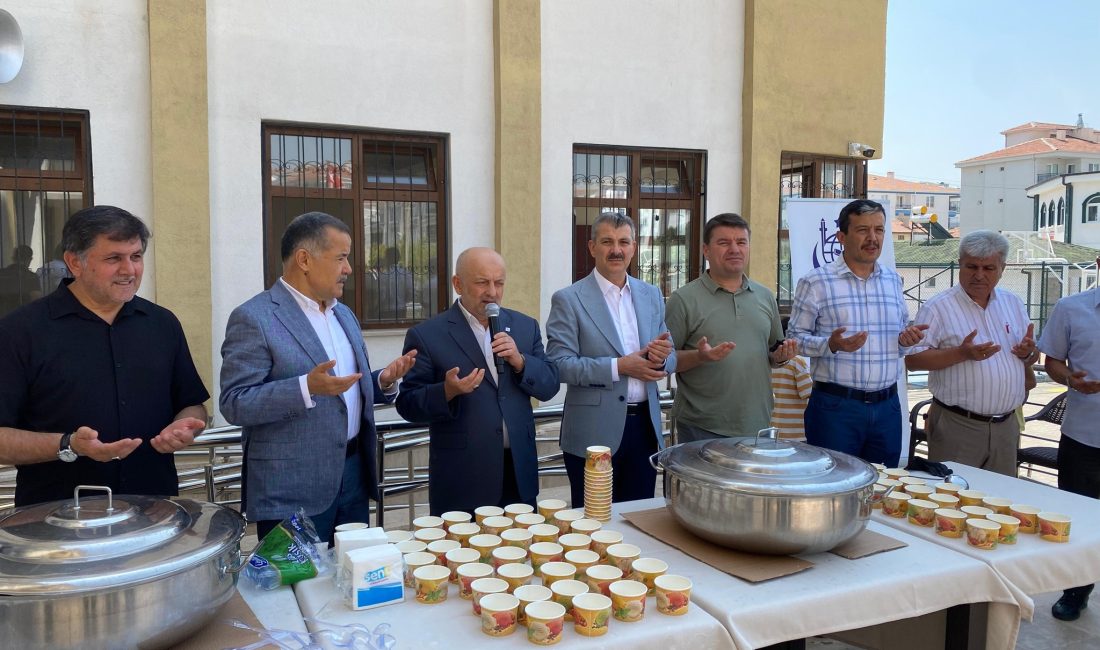 Aksaray’da aşure programında gönüller buluştu Evrensel Hafızlar Derneği tarafından Cemaleddin Aksarayi Hafız İmam Hatip Ortaokulu’nda