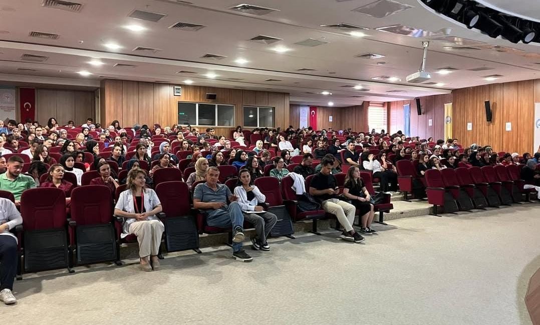 Aksaray Üniversitesi Tıp Fakültesi, intörn hekimlerin mesleki gelişimlerine katkıda bulunmak