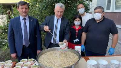 Muharrem Ayının gelmesiyle birlikte yapımına başlanılan aşureler, birer birer ikram